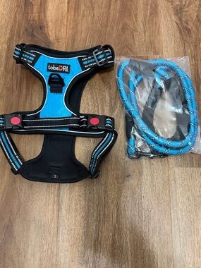 NWT no- pull Dog harness and leash (Large) in blue. Never used. 5 ft. Leash